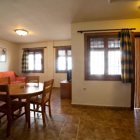Apartamentos Berrocal Alcala del Jucar Bagian luar foto