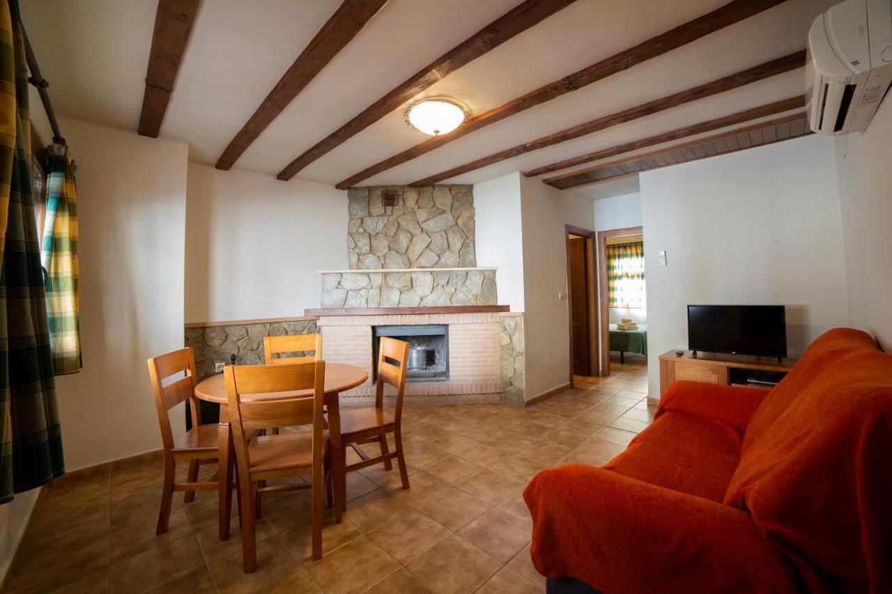 Apartamentos Berrocal Alcala del Jucar Bagian luar foto